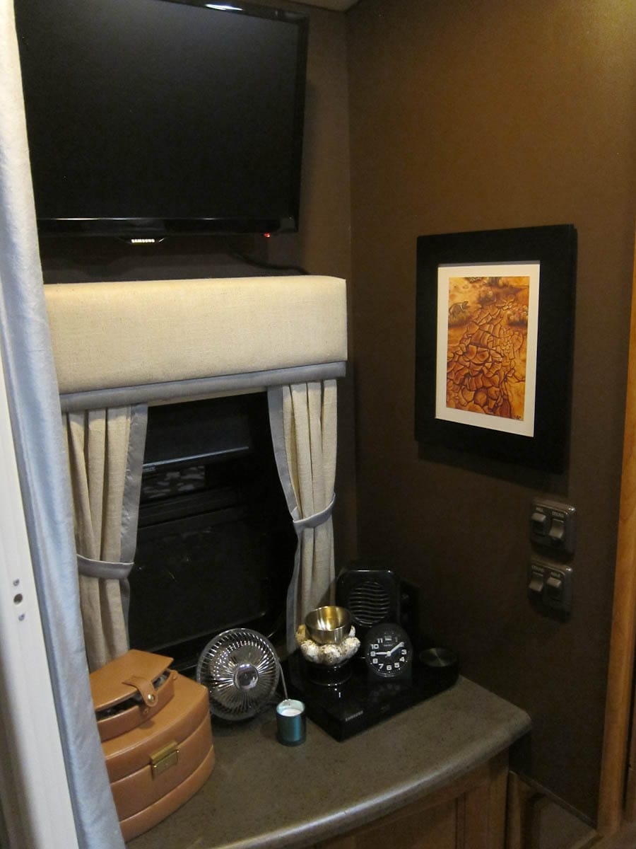 How to Paint the Vinyl Walls in Your RV Trek With Us
